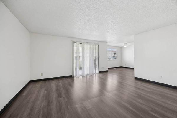 $1,349 / 2br - 1140ft2 - Swimming pool, Dishwasher, Private patio, Open floor plans (Kennewick)63908748555138124