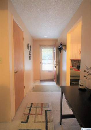 $550 / 1br - Roommate Needed in 5 Bedroom House Behind Rosauers (Pullman)63980821955074121