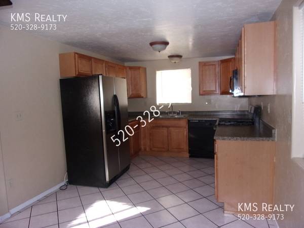 $1,700 / 3br - Big 3 bedroom 2 bath brick home (707 W Arcadia)63674877345667124