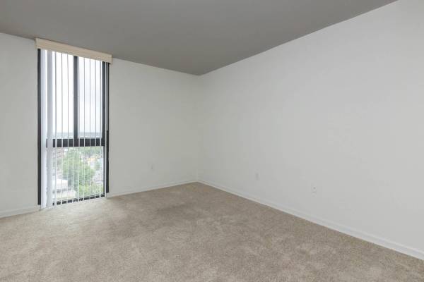 $1,723 / 1br - 620ft2 - Ceiling Fans, Cable + Internet Ready, Pantry (250 S Whiting St, Alexandria, VA)63779442129409124
