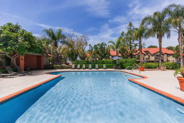 $2,020 / 1br - 655ft2 - Washers and Dryers, Breakfast Bars64028084573186123