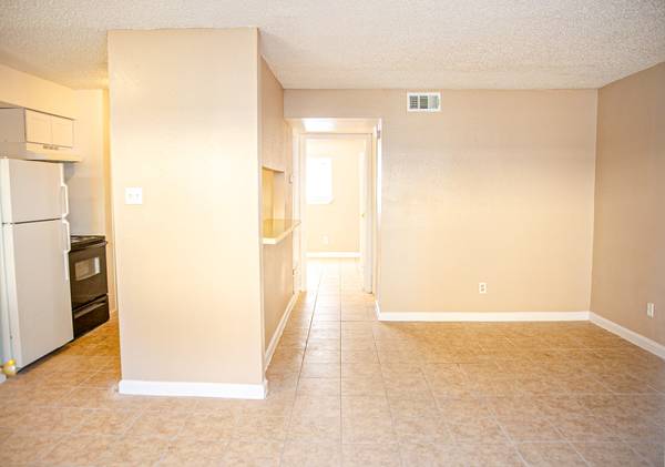 $1,750 / 3br - 1450ft2 - From Errands to Evenings, Life’s Easier Here. (Pasadena)63906681428227123