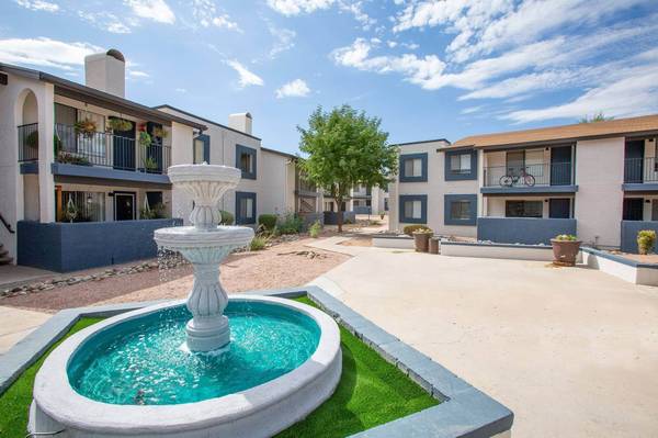 $940 / 1hab - 726ft2 - Acceso para discapacitados, techos de 9 pies, pisos alfombrados (7700 E Speedway Blvd, Tucson, AZ)63674947047555121