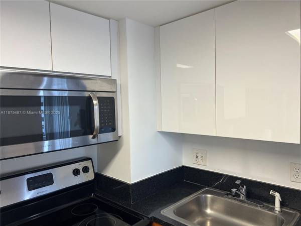 $2,900 / 1br - 735ft2 - Beautiful 1bd Waterfront Condo with Bay Views (Miami)64049454345859124