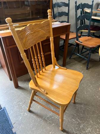 Set of 4 Spindle Dining / Kitchen Chairs 64941 1