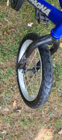 Magna 16" Bicycle W/ Trainers - $45 (ringgold)62936587702529124