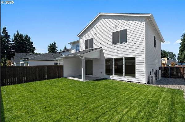 $899,900 / 6br - 3148ft2 - Multigenerational Living | Modern Home, ADU, Lakeview, 3 Garages! (Vancouver)63736185273603124