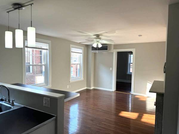 $1,795 / 1br - Amplio 1 dormitorio/1 baño con techos altos, lavandería - 2025 Walnut Street (Rittenhouse Square)63666781729665120