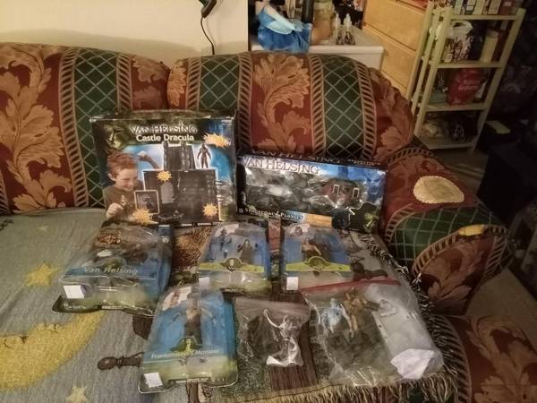 Van Helsing castle and 7 figure 1