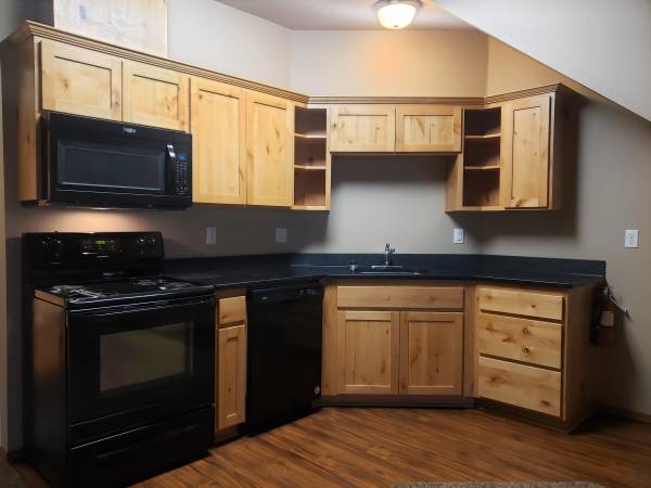 $2,595 / 4br - $2595/mo for 4BR/2BA PLUS  OCTOBER RENT FREE! -  551 East 14th Ave #0663977274690818122