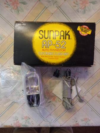 Sunpak AP-52 Auto Thyristor Electronic Flash Unit 1