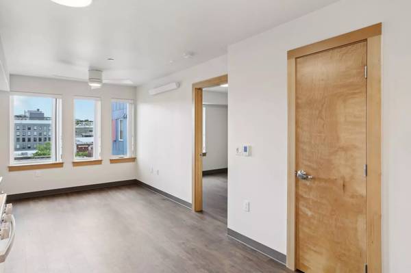 $1,375 / 322ft2 - Where Style Meets Substance – Welcome to Your Ideal Living Space! (Seattle)63808059235331124