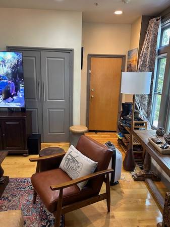 $1,300 / 3br - 1136ft2 - Una habitación disponible en apartamento de tres dormitorios (Roxbury)63655220215683124