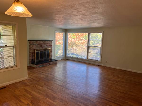 $2,250 / 3br - 1500ft2 - Beautiful 3/1.5 Home (Southeast Eugene)63977278199810123