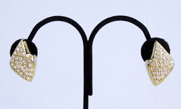 #12 Classy Grandmillennial Pierced Earrings, Retro - $5 (Warwick West)63471290858371120