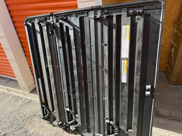 Toyota tacoma bed cover 1