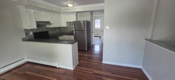 $1,950 / 1br - 884ft2 - Spacious 1br townhouse style apartment walk to WH green (West Haven)64010165562115121