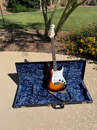 Fender Standard Stratocaster - $450 (Scottsdale)63471179882881123