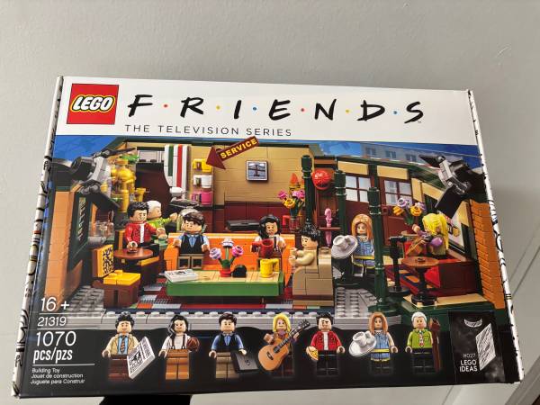 Lego 21319 Friends 1