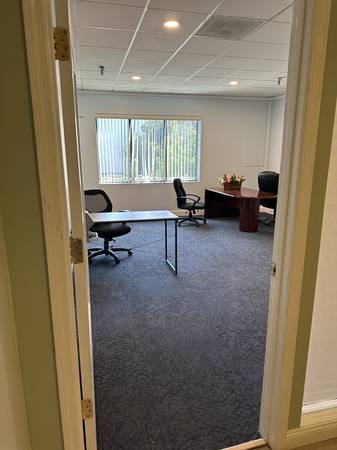 $1,400 ✨4 persons Private office with exterior window ✨ (Sunnyvale)63686121240961120