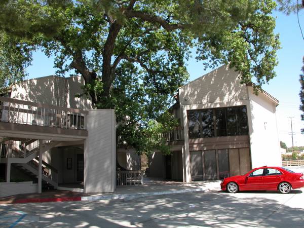 $805 $805 Attractive Ground Floor Two Room Office-your own entrance (Agoura Hills)63701166516097124