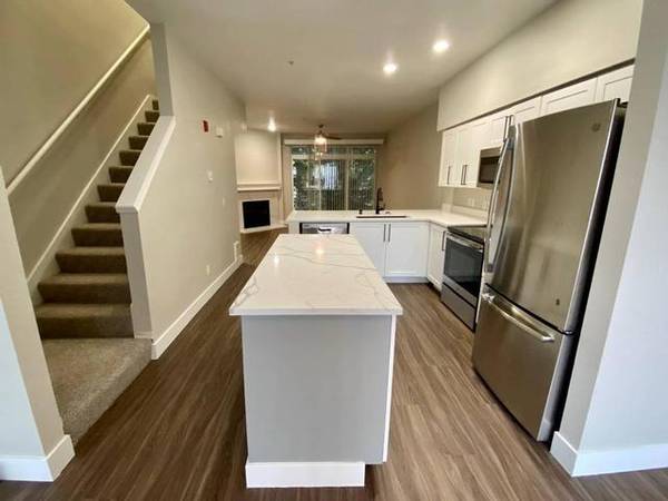 $3,722 / 2br - 1393ft2 - Ceiling Fans, Sparkling Pool & Spa, Free Wi-Fi In Amenity Areas (Redmond)63850641352321120