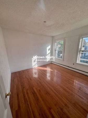 $3,000 / 3br - ¡SEPTIEMBRE GRATIS y SIN COMISIÓN! Moderno de 3 habitaciones con lavadora/secadora en la unidad! (Brighton)63655181891843124