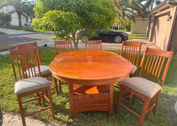 Hardwood Table & Chairs With Storage 1