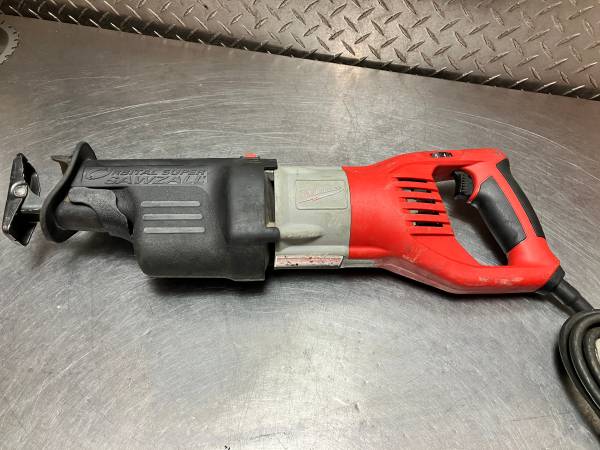 Milwaukee Corded Reciprocating Saw 1