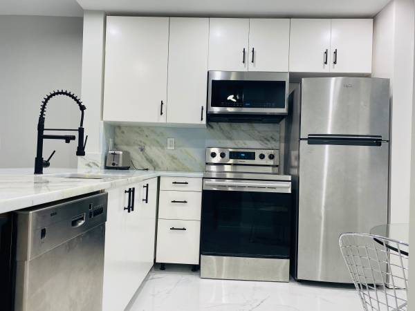 $2,900 / 1br - 875ft2 - Stylish 1BR 1.5BA Condo in a heart of Aventura (Aventura)63379663346945123