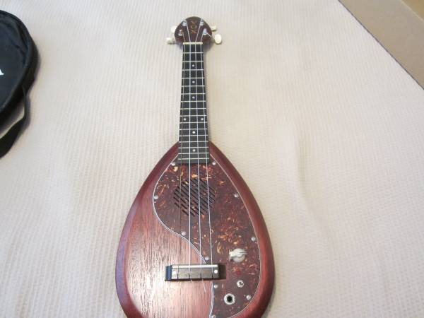 VOX ELECTRIC UKULELE 1