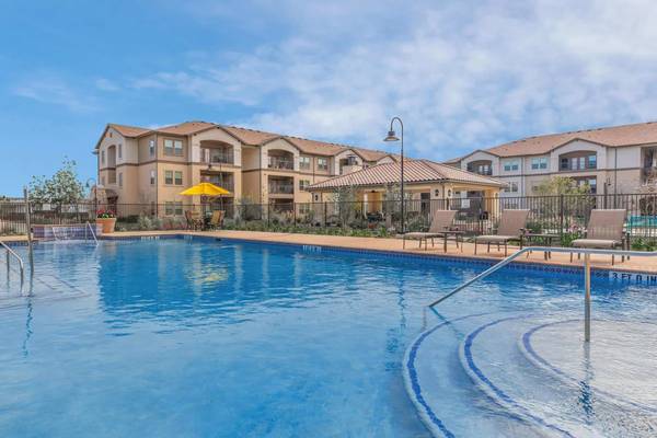 $1,718 / 1br - 816ft2 - For comfortable senior housing, look no further! Apply today (Webster)63924171328002124