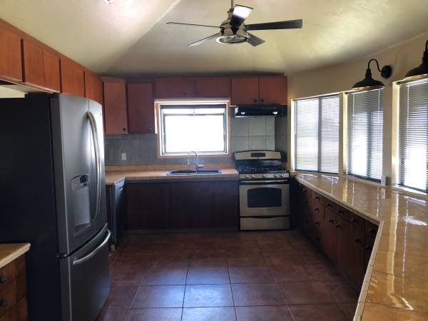 $1,650 / 2br - 2600ft2 - Country Home Newly renovated 2 bdr 3 bath (La Mesa)63948217520770123