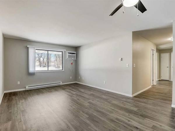 $1,071 / 2br - ¡Bienvenido a casa en Roberts Manor! **¡$300.00 de descuento el primer mes!** (Appleton WI)63845965855745123