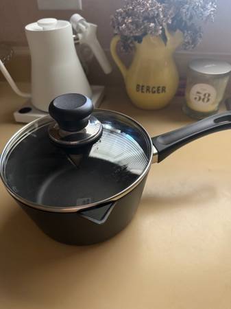 Scanpan Classic 2qt $20 Excellent Condition! 1