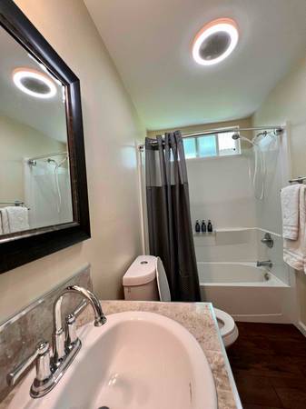 $3400.00 / 3br - 1040ft2 - Modern 3 Bed /2 Bath $3400 includes Utilities / & Furnished. Great pla63939395429890124
