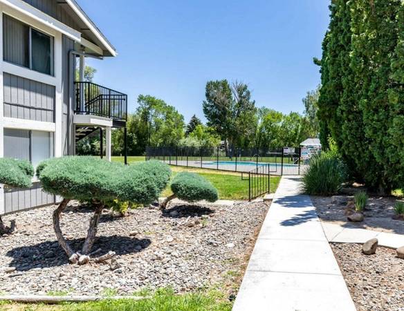 $1,750 / 3br - Upscale Luxury Living Can Be Yours - 3 Bedroom w/ Washer & Dryer (Portland)63672601409155120