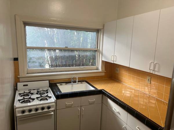$1,795 Silverlake Studio Apartment (Silverlake)63871321416705124