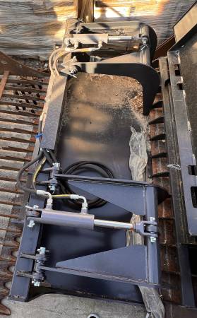 Skid Steer Grapple Bucket 1