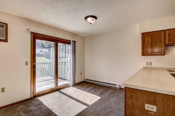 $995 / 3br - 1125ft2 - 🏡 3BR/2BA | 2-Car Garage | Pet Friendly (Cats) | Avail NOW | (Menomonie, WI)63845958749443124