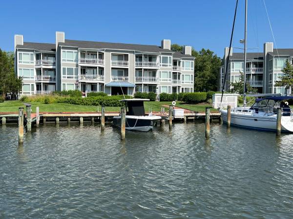 $632,000 / 3br - 1651ft2 - 110 Oyster Cove Dr-WATERFRONT 3 BD,2 BA 1st floor villa w/boat slip (Grasonville)63806890100995121