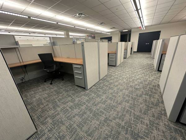 $233 Deja el sofá, toma un escritorio: trabaja en conjunto con estilo en Tinton Falls! (Tinton Falls)64218329454850121