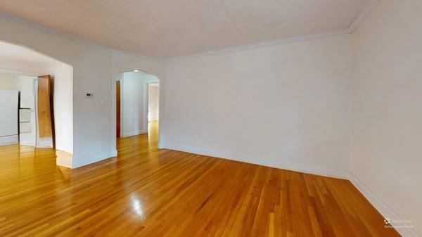 $2,695 / 3br - Newtonville 3 Bed/1 Bath Apartment | Withington Rd63996548921859123