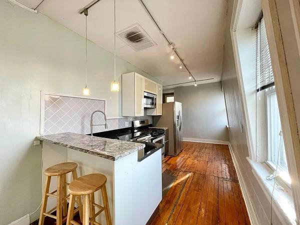 $2,250 / 2br - 1100ft2 - 2bdrm unit,AC, W&D,grante,stainless,location, Oct 1st (Federal Hill/Near Downtown)64002993450497123