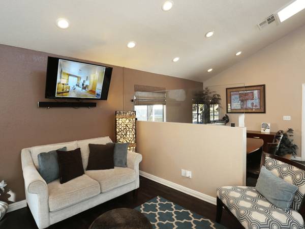 $1,825 / 2br - 844ft2 - Fitness Center, 2/bd, In Lancaster, On-Site Maintenance (43230 Gadsden Avenue, Lancaster, CA)63774461157889120