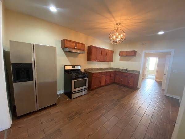 $2,400 / 4br - 1500ft2 - Pilsen 3Bed/2Bath +Den/Office Rom (Chicago)63960149244419123