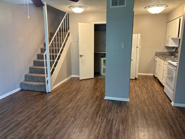 $918 / 1br - Pet Friendly, Best Amenities, Perfect Location! (Baton Rouge)63902941524739121