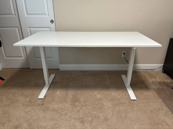 IKEA TROTTEN ADJUSTABLE HEIGHT DESK - 63" x 31" - 704.747.50 1