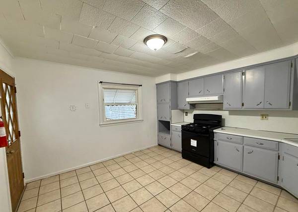 $1,700 / 2br - Spacious single-family home, Kearny, NJ (Kearny)63953481959683121