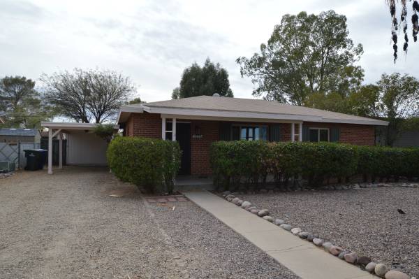 $1,600 / 3br - 1053ft2 - You're going to LOVE it here! ❤️ (5732 E Hawthorne Street)63674756377091120
